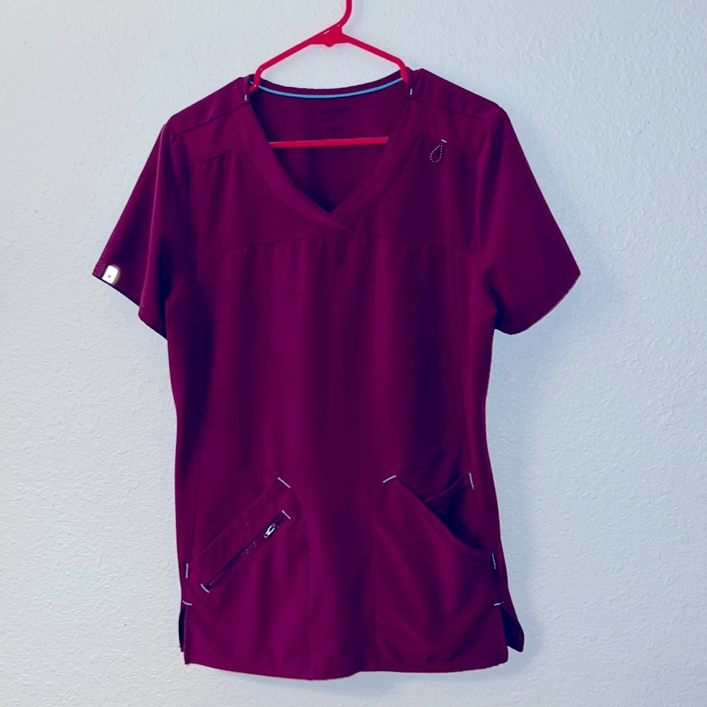 Scrubs star tops